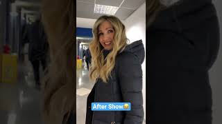 Dopo lo spettacolo, si torna in camerino😂